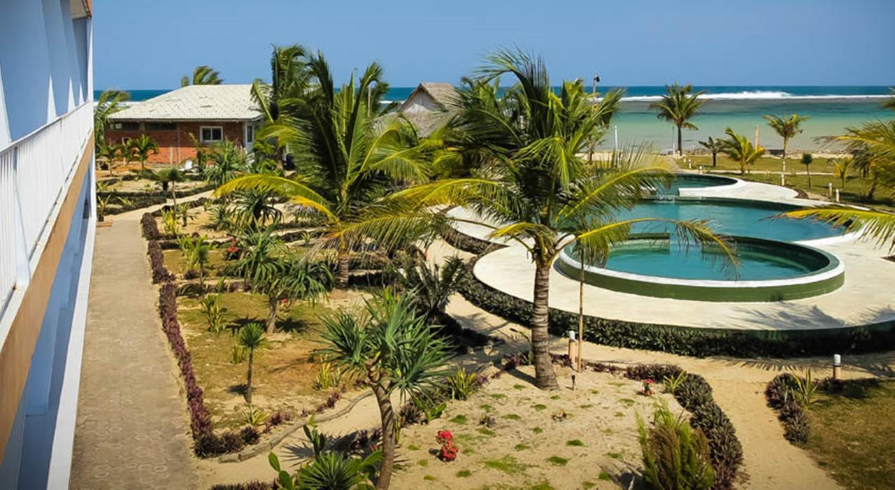 Turtle Beach Hotel Ujunggenteng Quarto foto