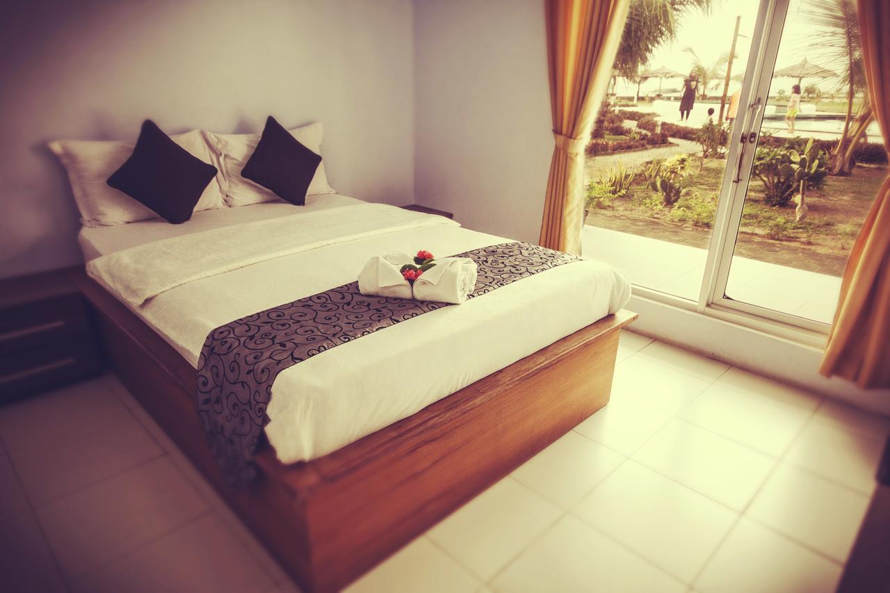 Turtle Beach Hotel Ujunggenteng Exterior foto